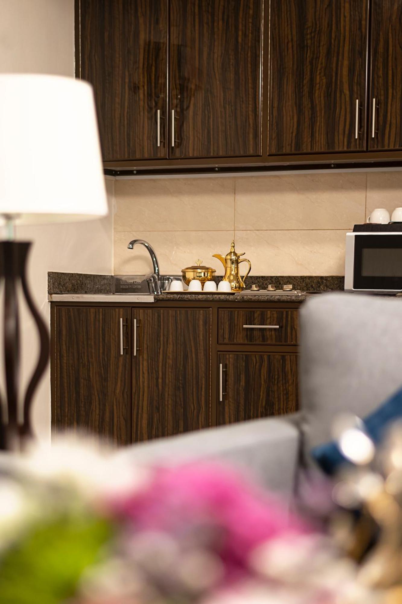 Laten Suites Prince Sultan Jeddah Eksteriør billede
